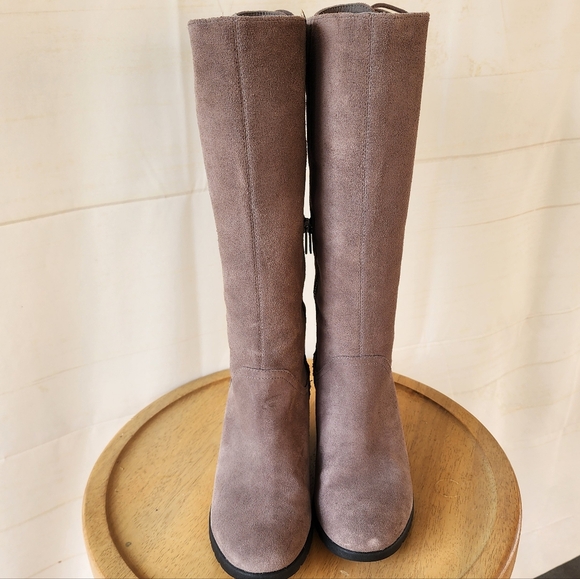 UGG Women's Dawna Suede Wedge Boots - Brown - Picture 4 of 14